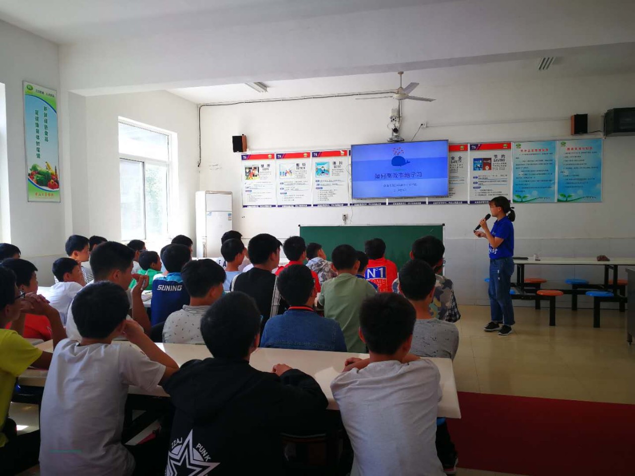 1528893792845054djBd.jpg 余老师上课2.jpg